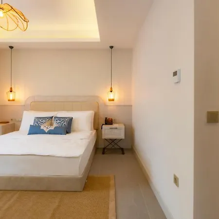 Suum & - Adult Only *