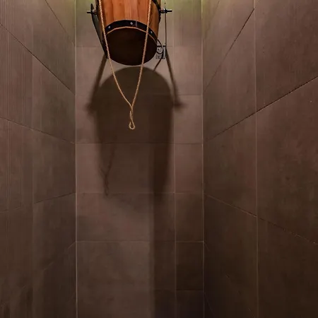 Suum & - Adult Only *